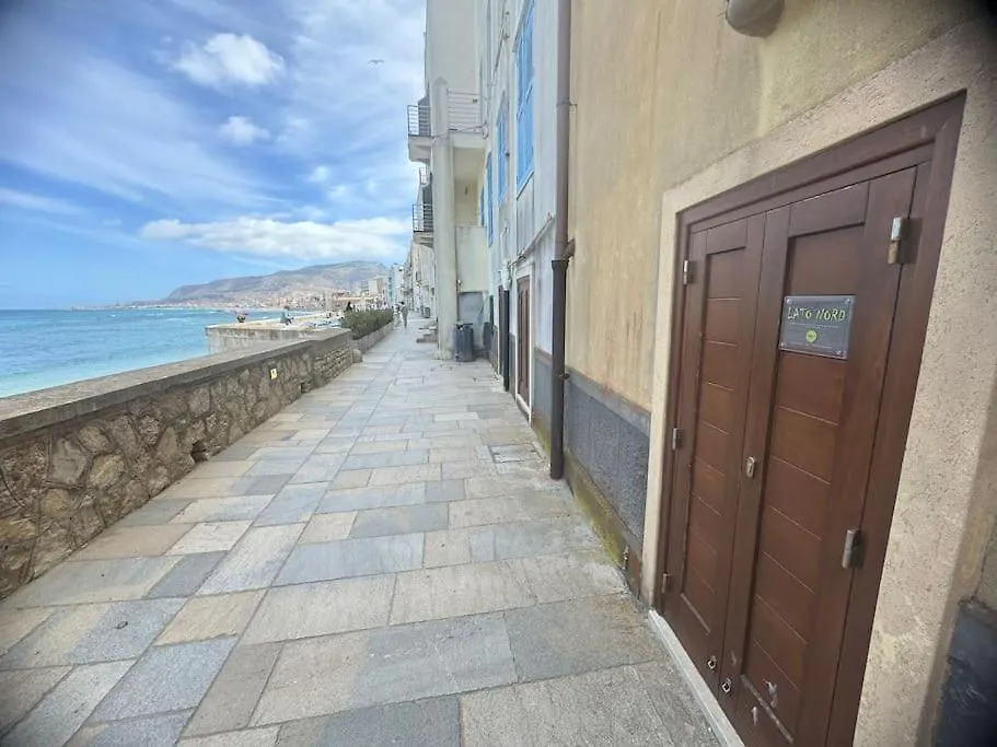 Lato Nord Il Giallo Vista E Accesso Mare Diretto Trapani Apartment