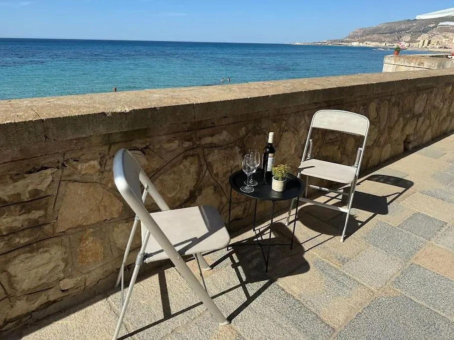 Lato Nord Il Giallo Vista E Accesso Mare Diretto Trapani
