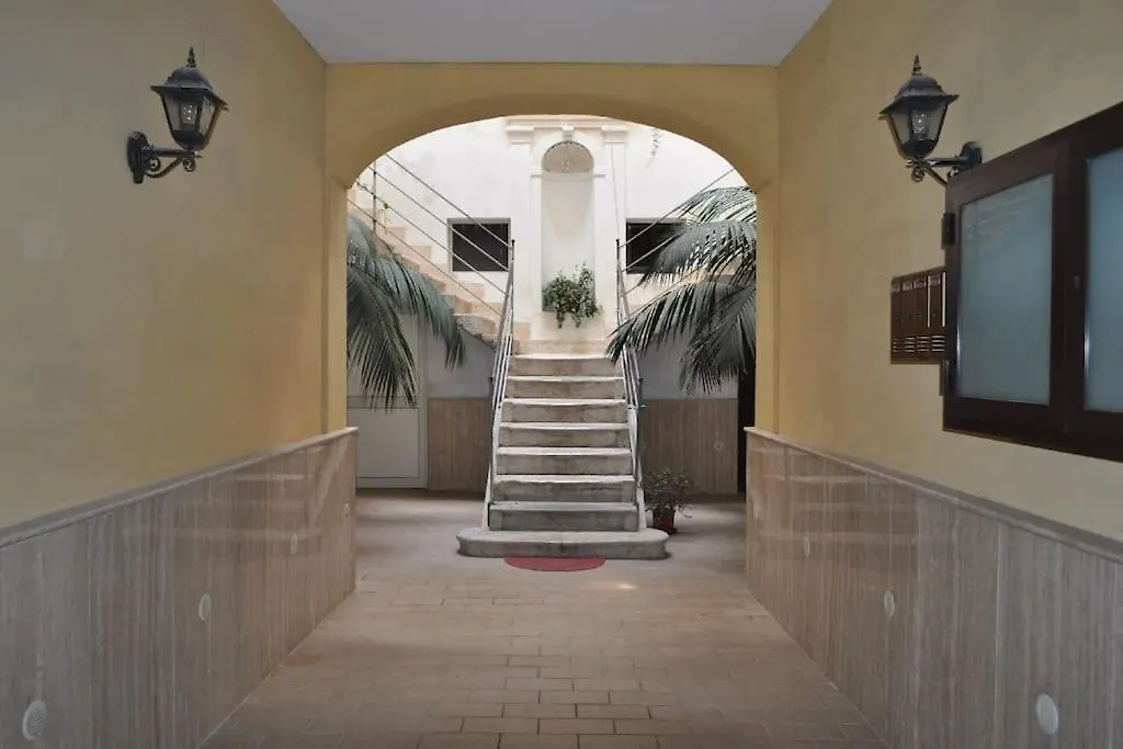 Lato Nord Il Giallo Vista E Accesso Mare Diretto Trapani Apartment