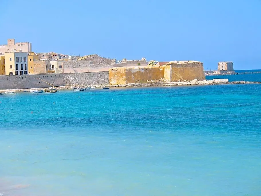 Lato Nord Il Giallo Vista E Accesso Mare Diretto Trapani
